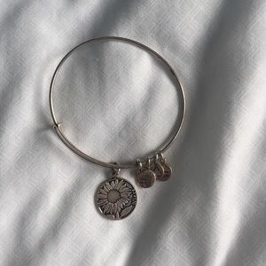 "Niece" Alex & Ani