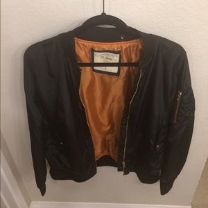 Black bomber jacket 😎