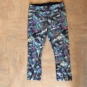 Lululemon run inspire crops