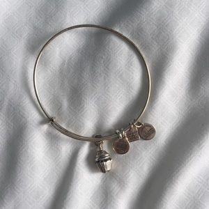 Cupcake Alex & Ani