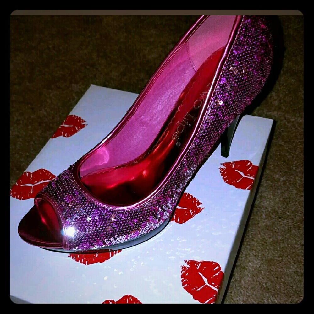 Two lips shoes