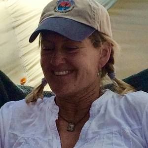 Meet your Posher, Leslie