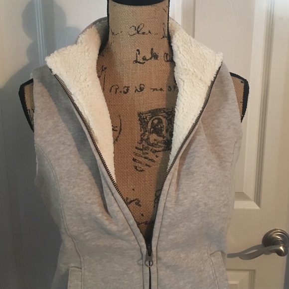 Women's old navy cotton tan vest size medium - Picture 2 of 4