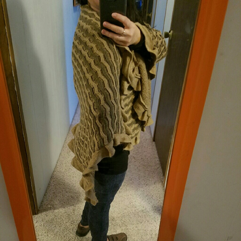 Poncho. - Picture 3 of 4