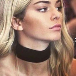 Thick black velvet choker