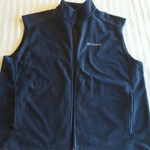 Columbia vest, navy blue, size XXL, never worn.