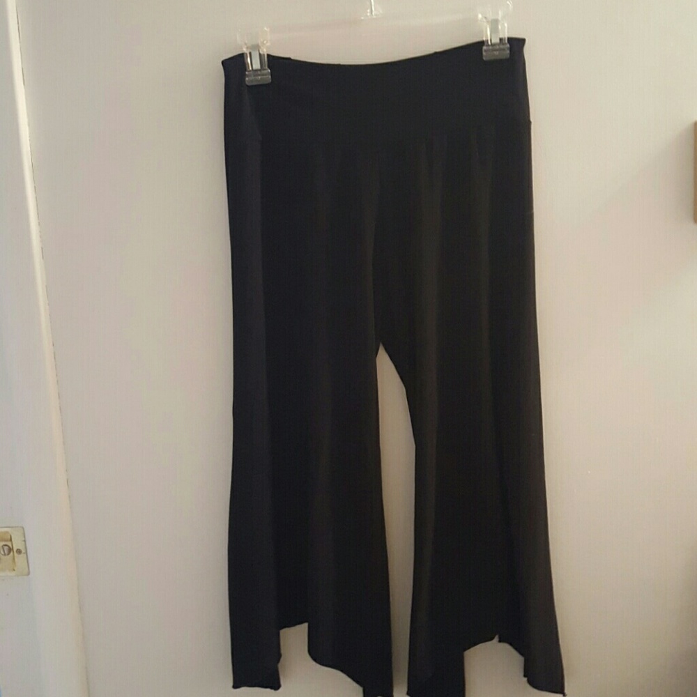 Black goucho capris