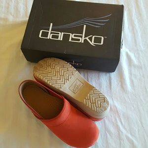Dansko size 40, Strawberry, New in Box