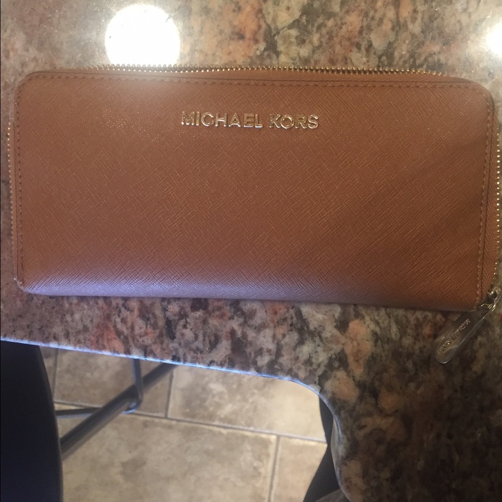 Authentic Michael Kors wallet❣
