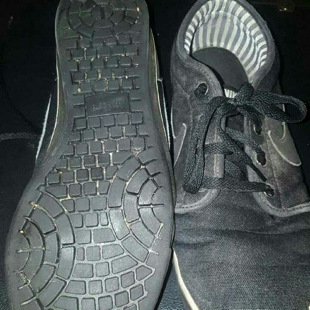 Black Nikes NOT SOLD