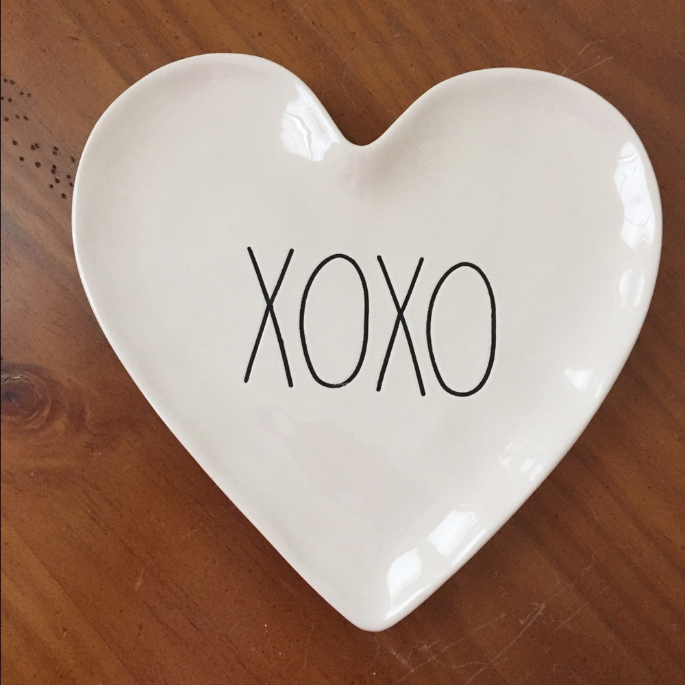 Rae Dunn Valentine Heart Plate