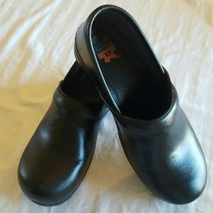 Dansko, size 41, black, clog, gently used