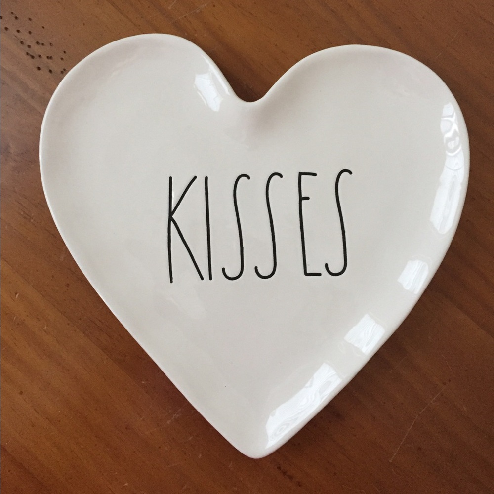 Rae Dunn Kisses Valentine Plate