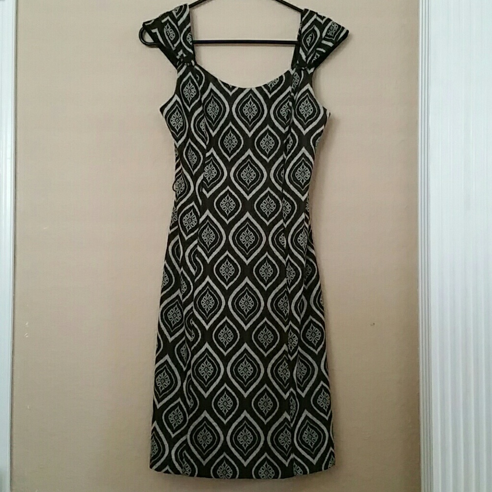Sleeveless dress size 4