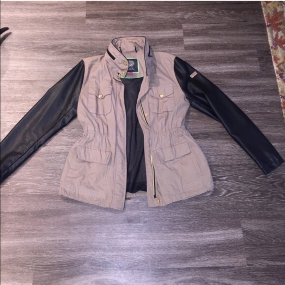 vince camuto coat (reselling)