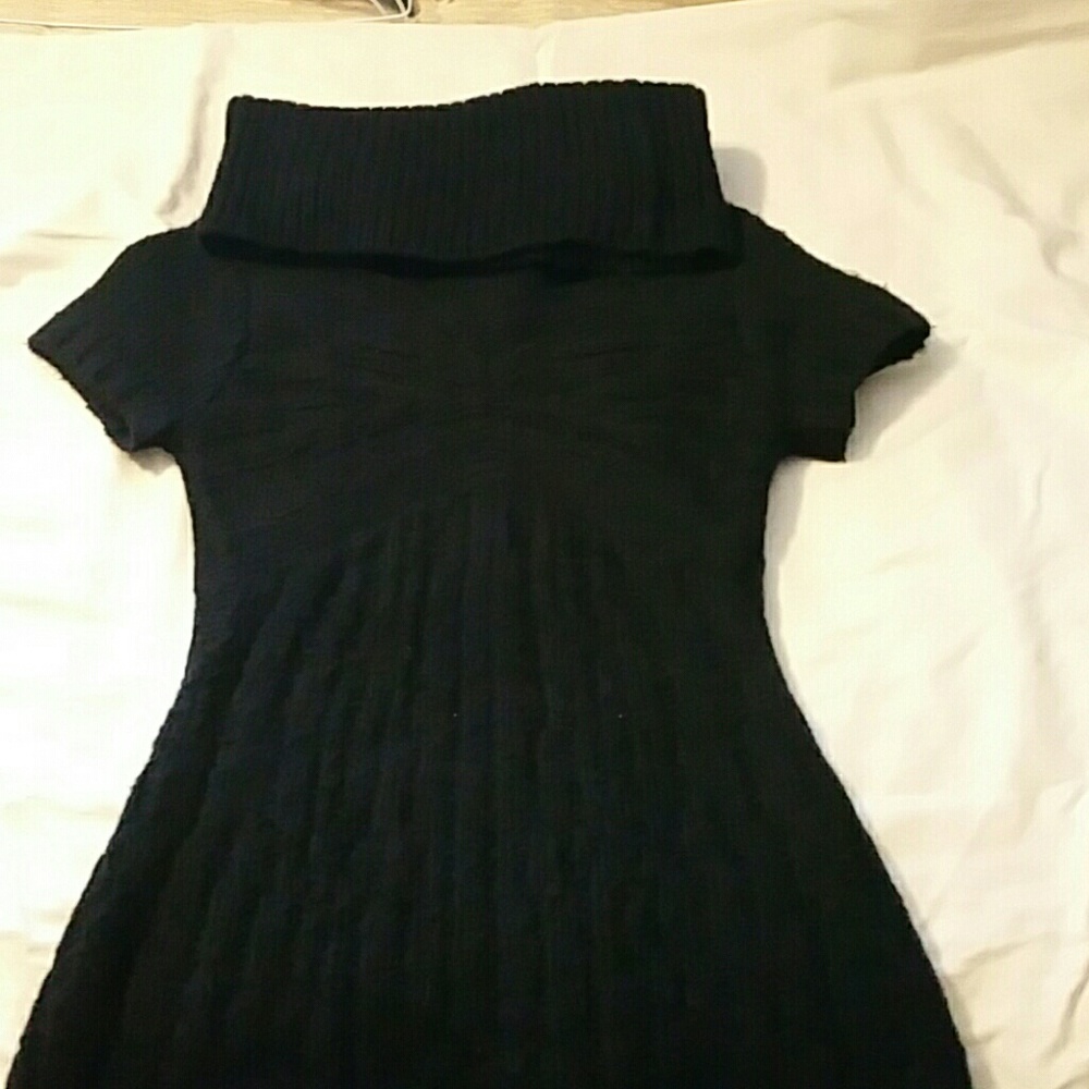 Bcbgmaxazria short sleeve sweater