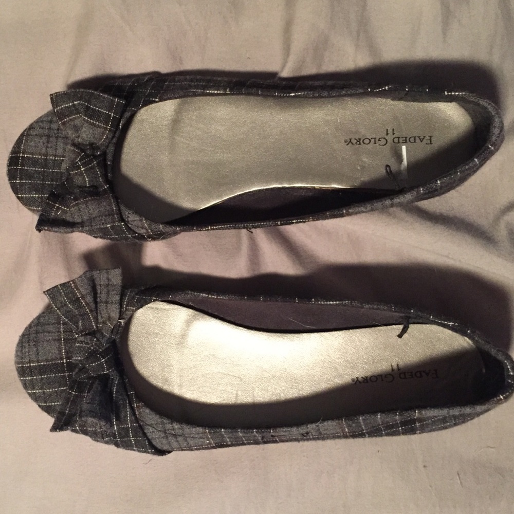 NWOT grey plaid flats