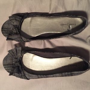 NWOT grey plaid flats