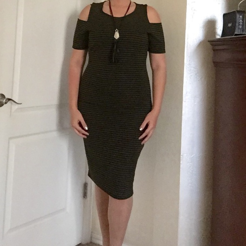 Double Click • cold Shoulder Dress ❣️