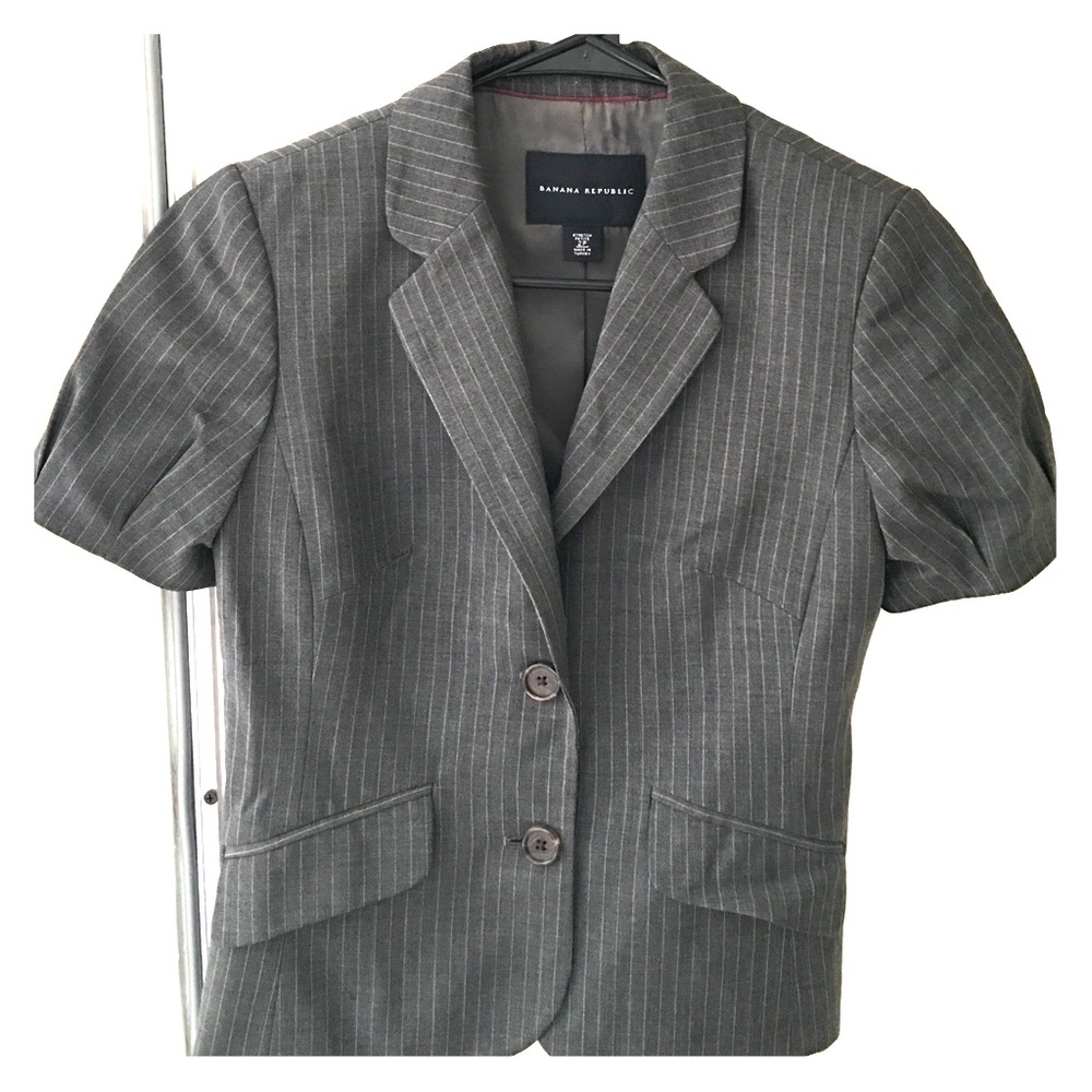 Gray and white short sleeve blazer