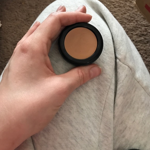 Benefit Boi*ing - Picture 3 of 4