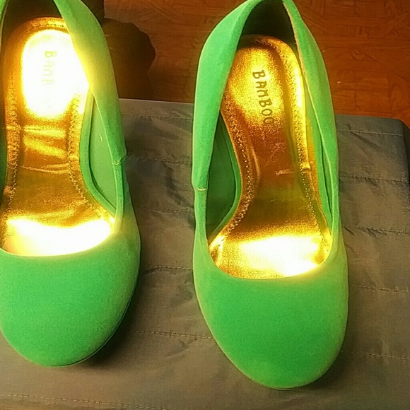 GREEN SUEDE LIKE HEELS - Picture 4 of 4