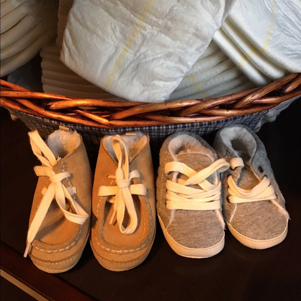 Gap crib shoes 6-12 months