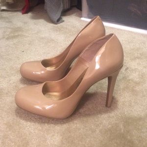 Jessica Simpson nude heels/pumps