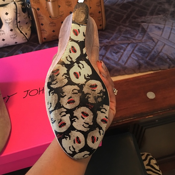 Betsey Johnson Daynaa Taupe Suede Wedges - Picture 3 of 4