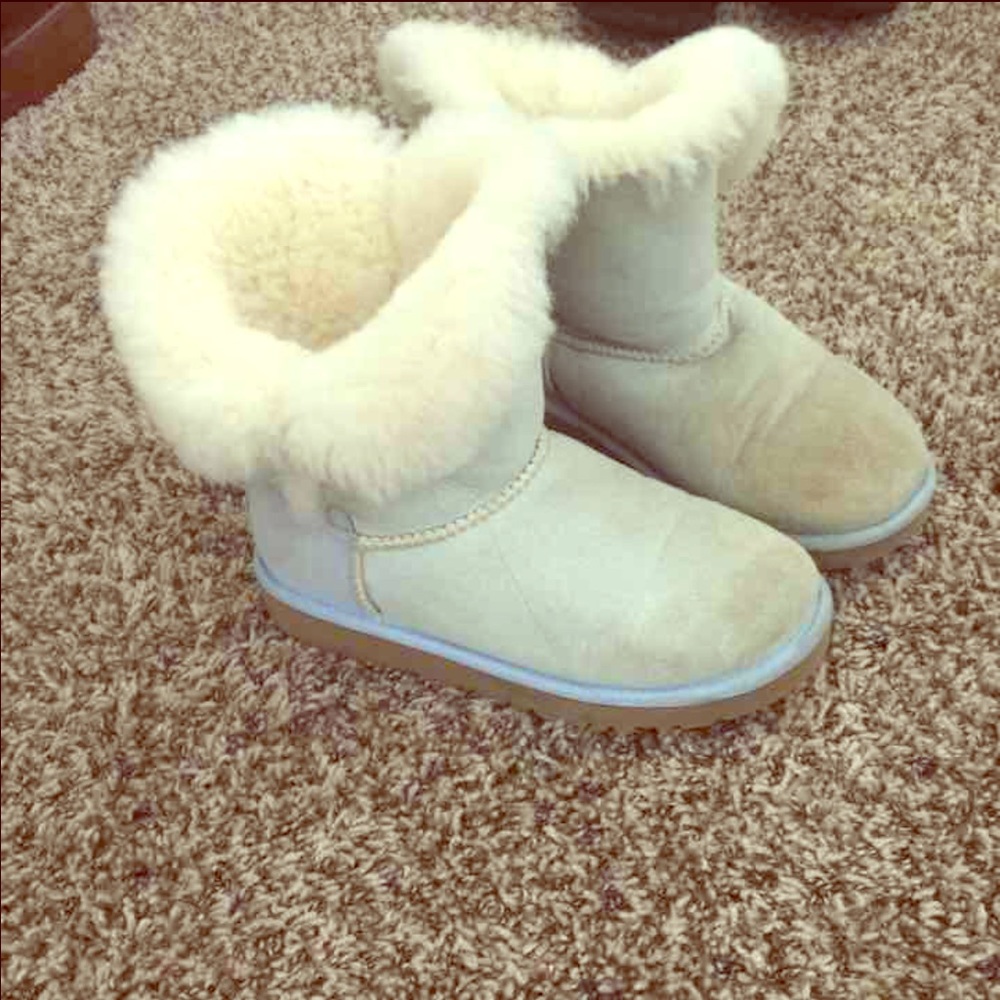 Short blue bailey UGGs
