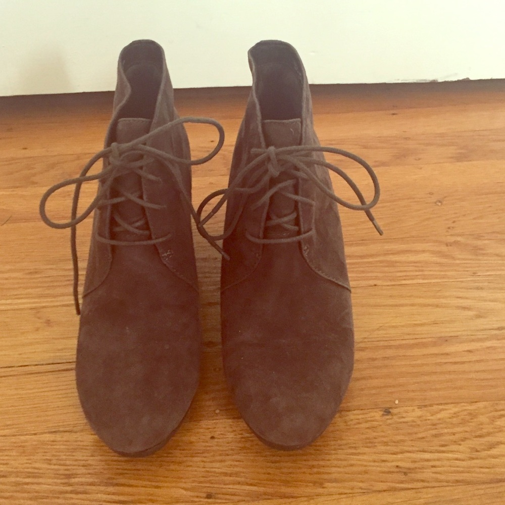 Clarks brown suede size 8 women's ankle boots