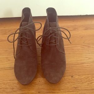 Clarks brown suede size 8 women's ankle boots