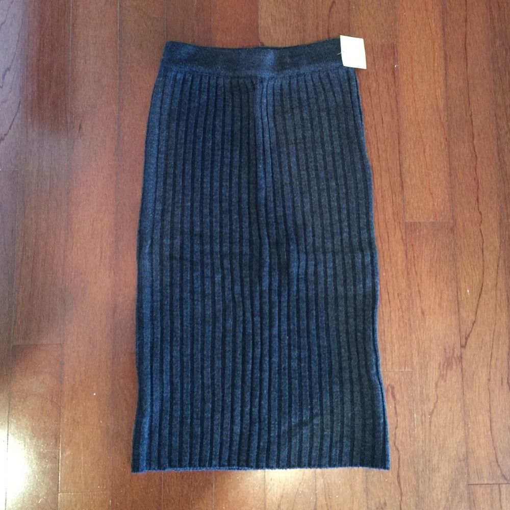 Gray sweater skirt
