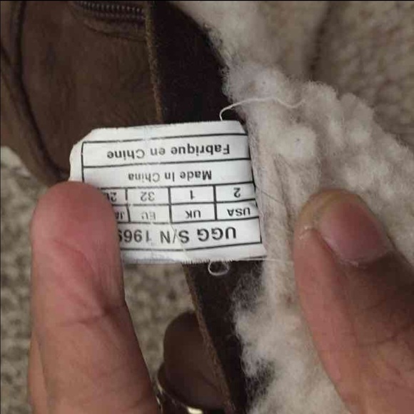 ⛔️Sold⛔️Brown  leather sutter UGGs - Picture 2 of 2