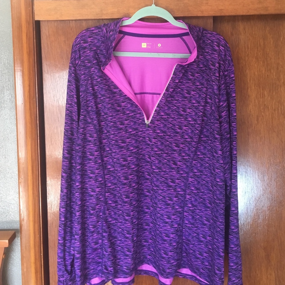 Activewear top; gently used.
