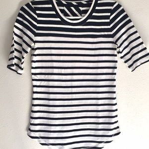 Banana Republic rounded hem striped 3/4 sleeve top