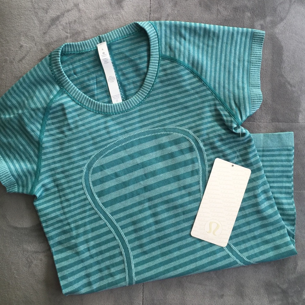 Lulu lemon NWT top