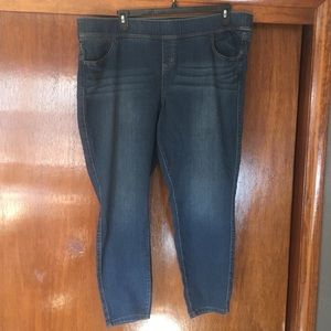 Torrid medium wash jegging. NWT