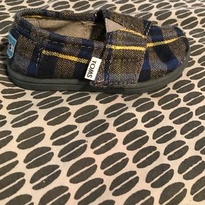 Toddler size 6 Toms shoes