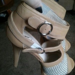VA heels