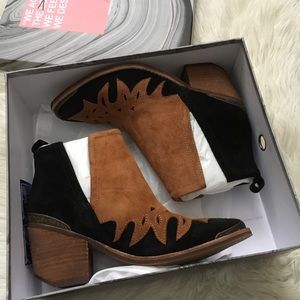 HUNT THE PLAINS BNIB