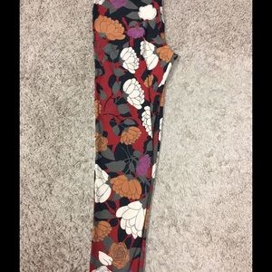 New TC LuLaRoe Leggings, TC fits size 12-20!