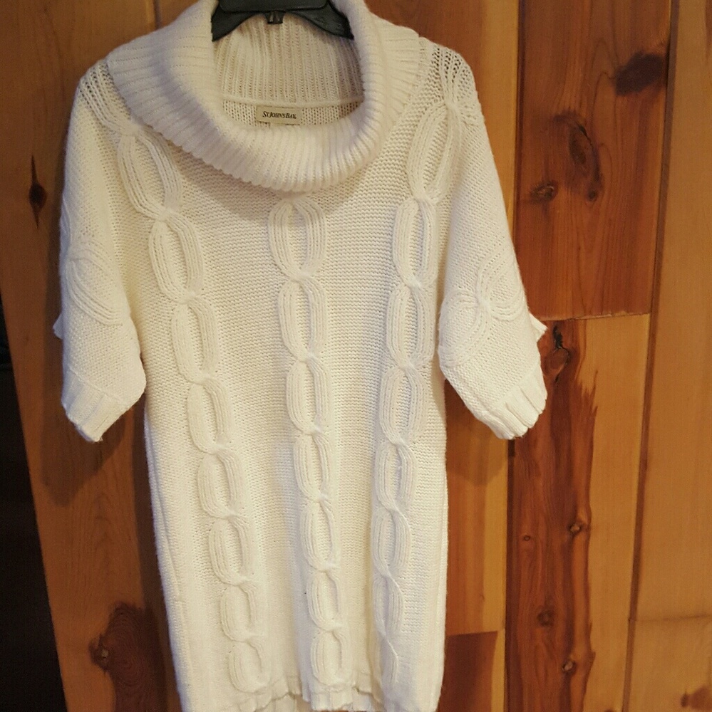 Very pretty kimono style sleeve tunic sweater.