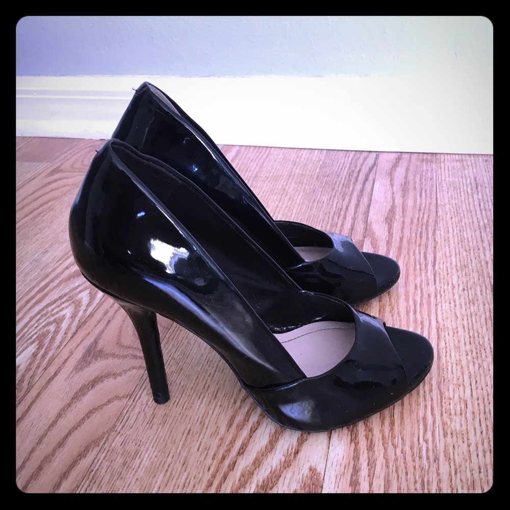 Sexy Black BCBGeneration Izzie Peep Toe Pumps 6.5