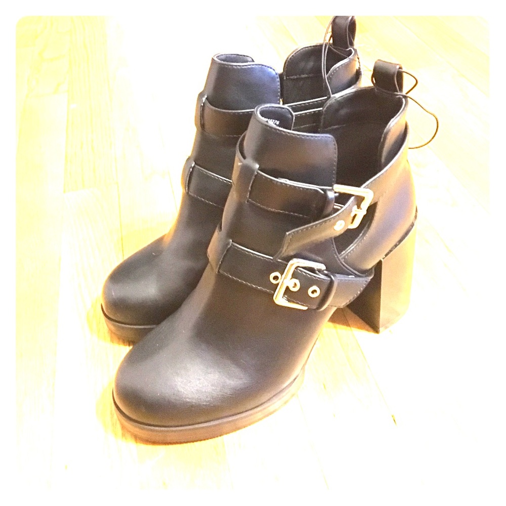 NWOT Forever21 Black Booties