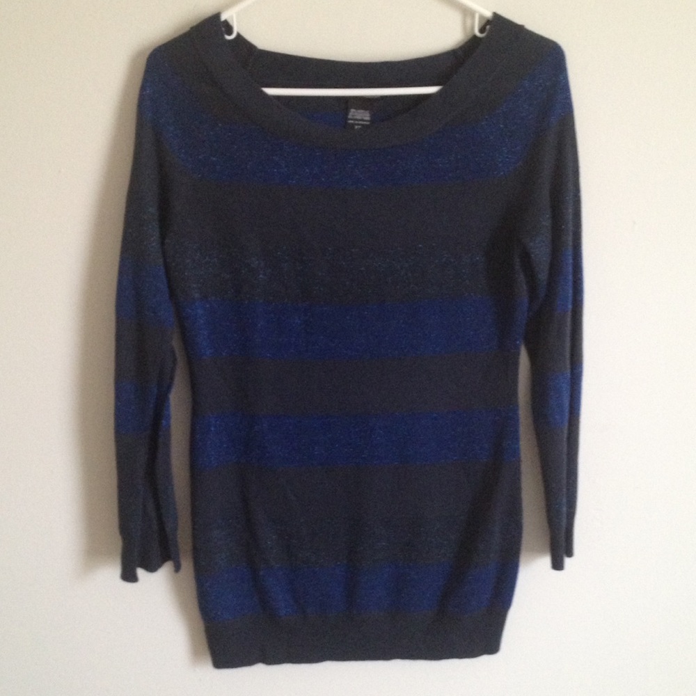 Beautiful long sleeve top by New York and company