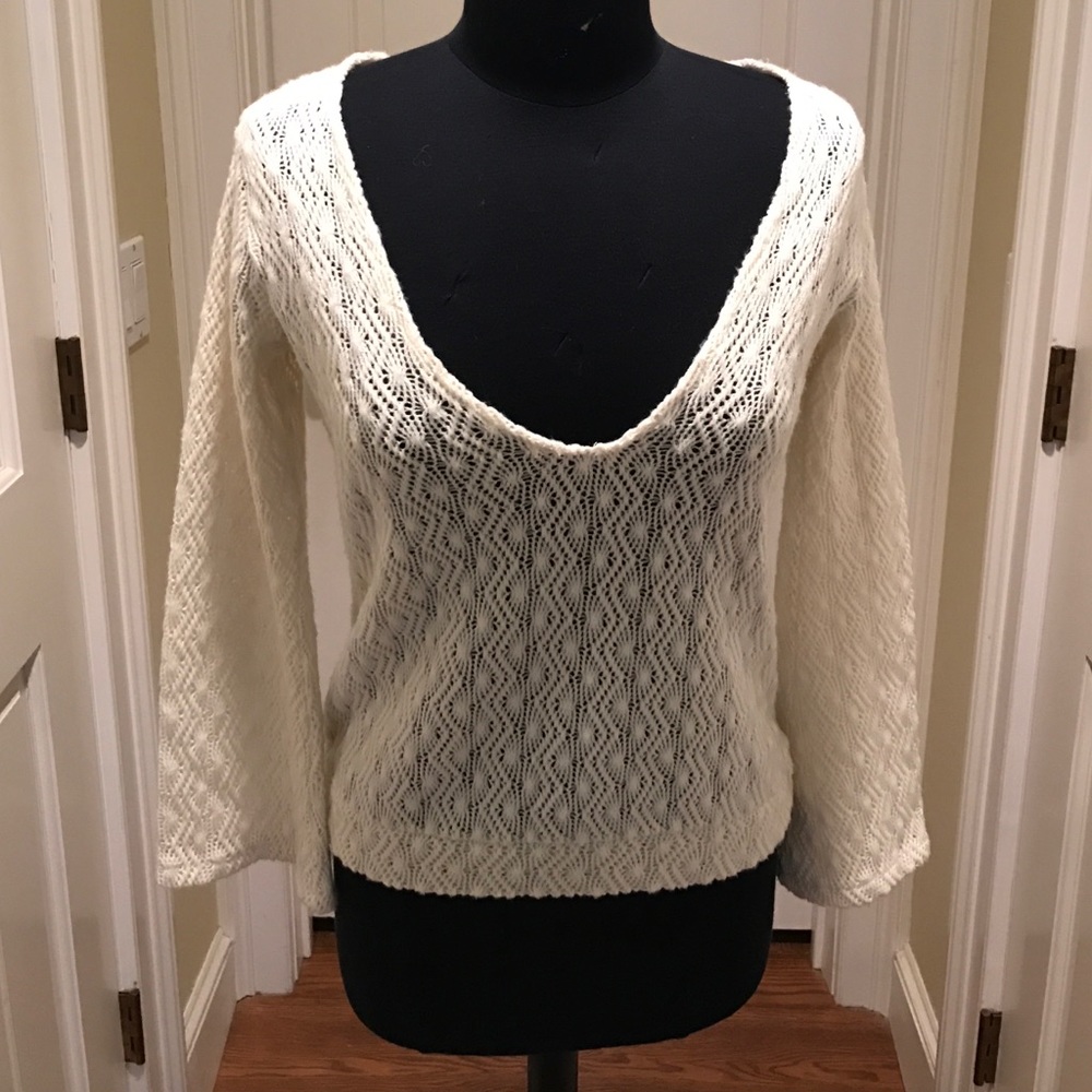 Knit sweater w tie back 😍