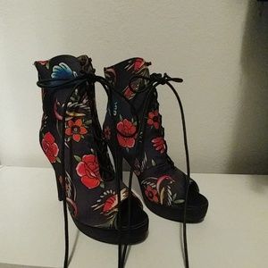 Never worn lace up highheels