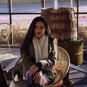 Meet your Posher, Beatriz