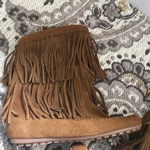 Minnetonka Fringe Boots Size 8